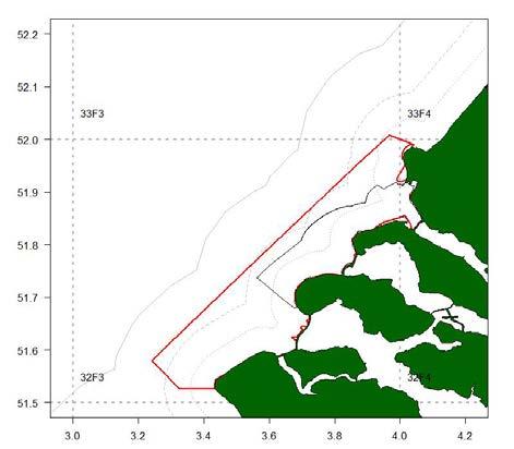 Aan de zeezijde volgt de grens de doorgaande 20 meter dieptelijn en ligt bijna tegen de 6 mijllijn aan (Figuur 3). De Voordelta is sinds 2008 een Natura 2000-gebied en het grootste deel (ruim 87.