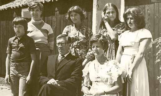 Gert Borst en Agie Lute met hun kinderen in 1977. V.l.n.r.: voor: Peter, vader Gert, moeder Agie; staand: Marianne, Greet, Will en Lia. rederij Doeksen, woont in West-Terschelling tr.