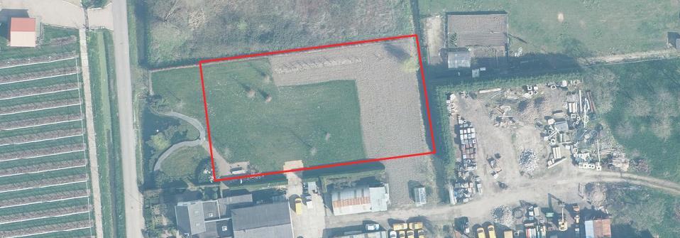 De onderzoekslocatie is momenteel in gebruik als weiland. Het terrein is grotendeels onverhard en volledig onbebouwd. Onderstaande luchtfoto geeft de onderzoekslocatie in 26 weer.