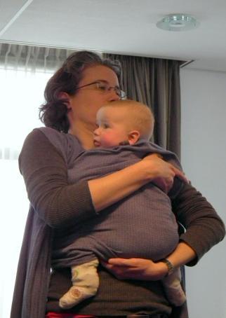 Na de pauze volgde een workshop over het dragen van je kindje door Jolijn Geerdink uit Den Helder.