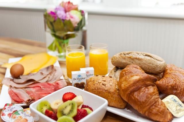 Ontbijt en ochtendglorenwandeling Zondag 7 mei Na het succes en op vraag van onze leden hebben we dit jaar ook een ontbijtwandeling in ons programma opgenomen. Deze maal gaan we richting Lippelo.