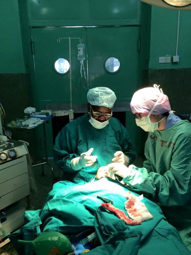 Dr. Rama opereerde elke dag de plastische ingrepen mee met mij en we hebben veel kennis uitgewisseld en hij heeft voornamelijk alle operaties uitgevoerd.
