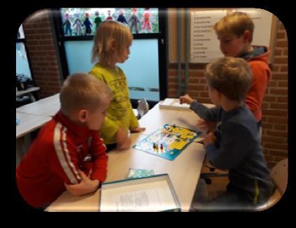 We zijn nog dringend op zoek naar ouders die de kinderen met auto s kunnen brengen. Vorige week woensdag hadden ineens alle kinderen uit groep 3 en 4 een leesplankje op de tafel gekregen.