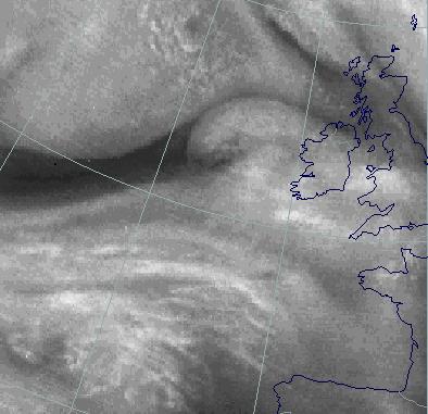 17 april 1996 Op figuur 6 is het WV-beeld gegeven van een snelle cyclogenese op 17 april 1996 1800 UTC. Het wolkenscherm is zichtbaar ten westen van Ierland.