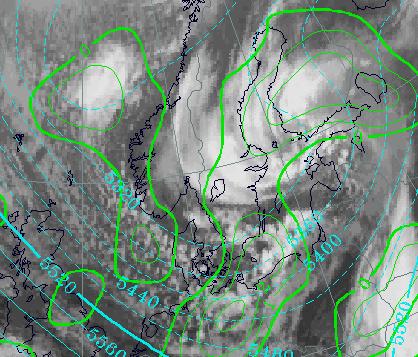 7.3.4 Sleutelparameters Positieve vorticiteitsadvectie op 500 en 300 hpa (PVA): Het gebied met EC s bevindt zich over het algemeen in een PVA-maximum op 500 en 300 hpa, hetgeen stijgende bewegingen