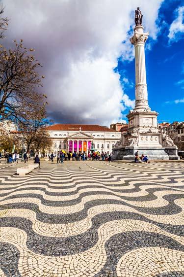 De kleine havenstad Setúbal ligt op maar een uurtje rijden van Lissabon, aan de noordkant van de brede monding van de Sado-rivier.