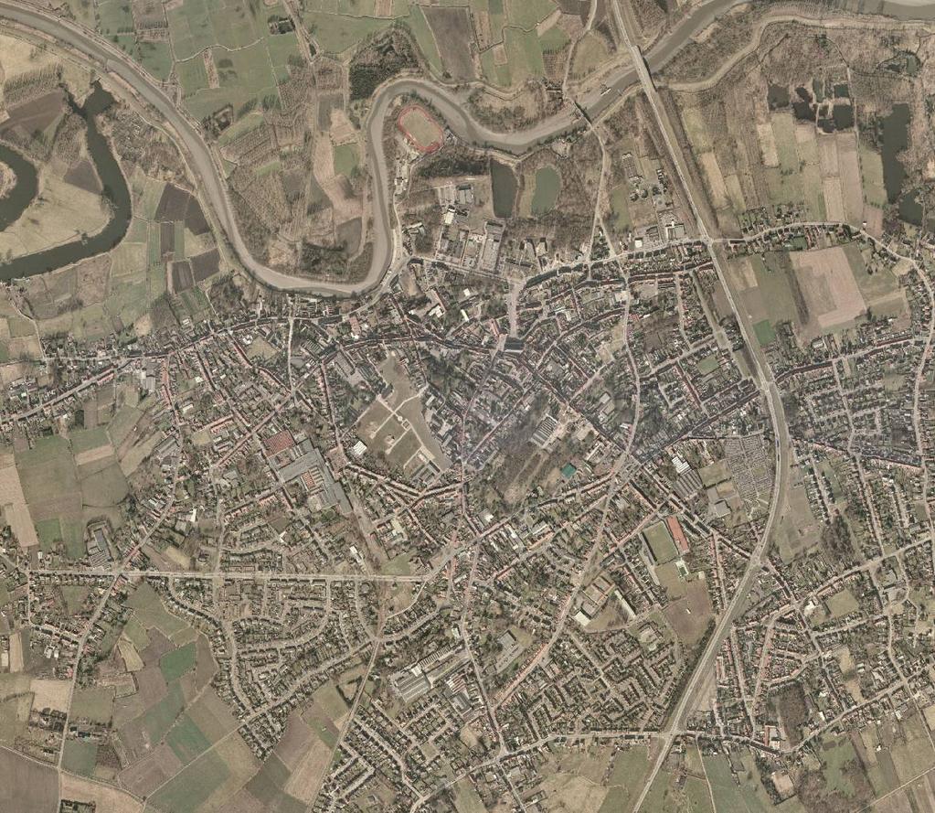 Situering en beschrijving van het plangebied 3.2 Ruimtelijke context 3.2.1 Structuur studiegebied Hamme is historisch uitgegroeid als kern aan de kruising van de verbindingsweg tussen Dendermonde en Sint-Niklaas en de Durme.