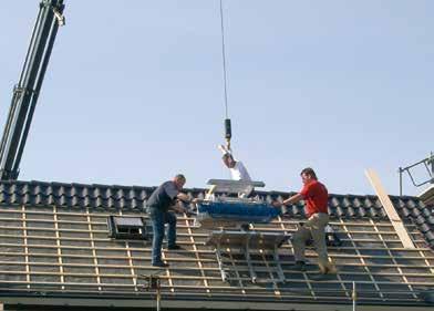 beschikbare Hoogkranen bezit om de dakpannen vanaf de vrachtwagen direct op het dak te draaien.