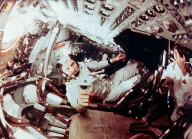 Op 24 december kwam Apollo 8 in zijn baan rond