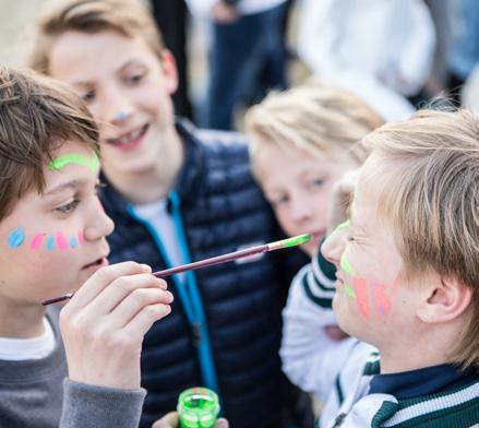 De mentor is het eerste aanspreekpunt voor leerling en ouders. Leerlingmentor Tijdens het brugjaar krijgen de brugklasmentoren assistentie van leerlingmentoren.