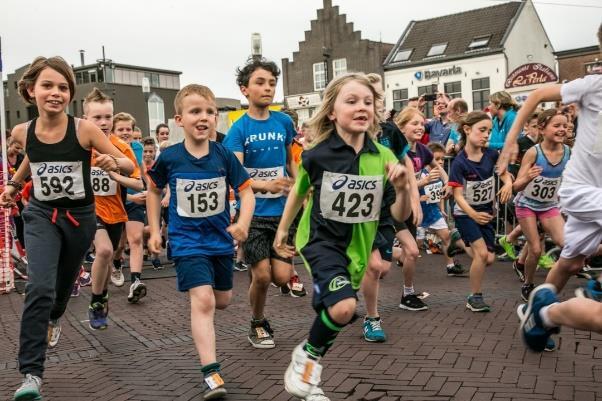 Dit is alleen voor kinderen van 10 t/m 12 jaar. De sportiefste school Graag belonen we de school die met de meeste kinderen mee doet aan de LightRun!