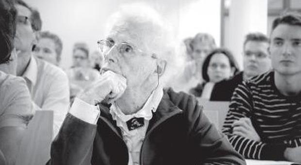 Hoogbejaarde vrouw (92), Eddy van Drooge haalt