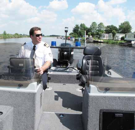 Vijf vragen aan de inspecteur scheepvaart Met zijn ervaring als binnenvaartschipper als bagage, is hij nu als overheidsdienaar in staat om met een praktijkbril naar het beleid en de projecten van de