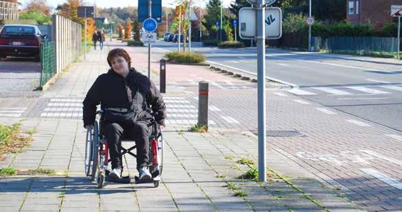 INHOUD INLEIDING Soorten voortbewegingstoestellen... 4 Waar rijd je op de openbare weg?... 5 Hoe steek je over?... 7 Verlichting en reflectoren... 9 De baan op.