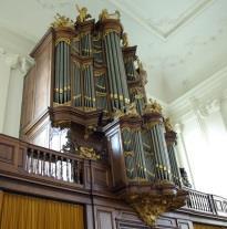 Zoals dat van de Lutherse Kerk en de Gotische zaal van de Raad van State, beide van de beroemde orgelmakers Bätz (resp.