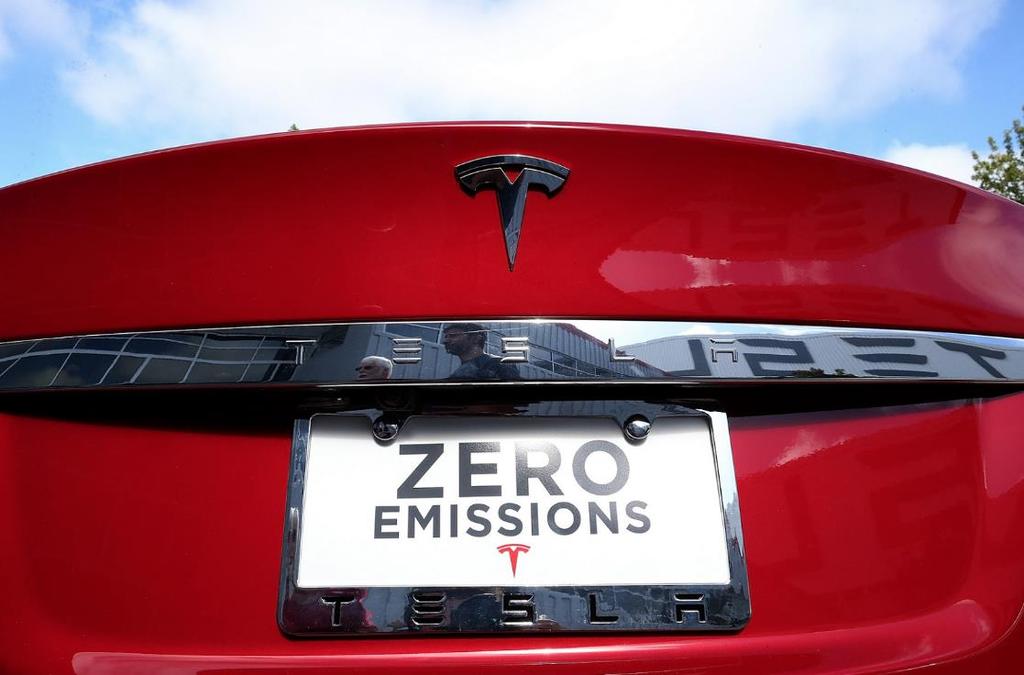 Loonbelasting (LB) Wijziging bijtelling nul-emissieauto s Voor 2019 is een beperking van de lage bijtelling voor nieuwe nul-emissie auto s op batterij gepland.