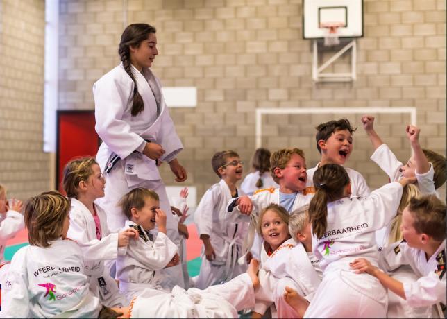 Jeugd uit Bolsward weerbaarder De basisscholen in Bolsward zijn samen met de Buurtsportcoach aan de slag om leerlingen van groep 6 t/m 8 weerbaarder te maken.