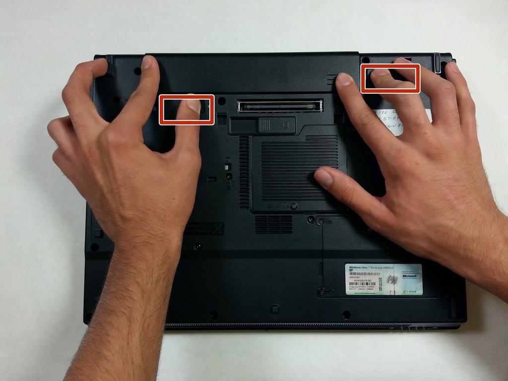 Stap 1 Batterij Zet uw computer! Het afsluiten van de batterij terwijl het nog over is gevaarlijk!