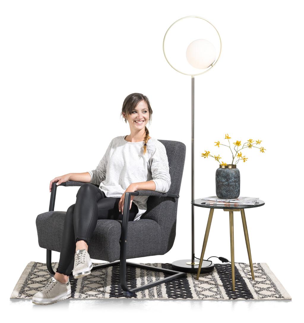 Lekker wonen voor een leuke prijs Adra fauteuil in stof vanaf 399,- voor 349,- Vloerlamp Leah* hoogte 65 cm