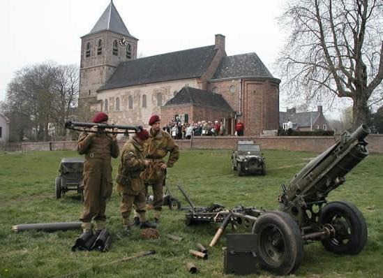 Pagina 5 N I E U W S B R I E F M I S S C H I E N E E N B E E T J E V O O R B A R I G M A A R Hoi misschien een tikkeltje voorbarig maar ik stond bij de laatste ontmoeting even buiten te roken, ( Ja