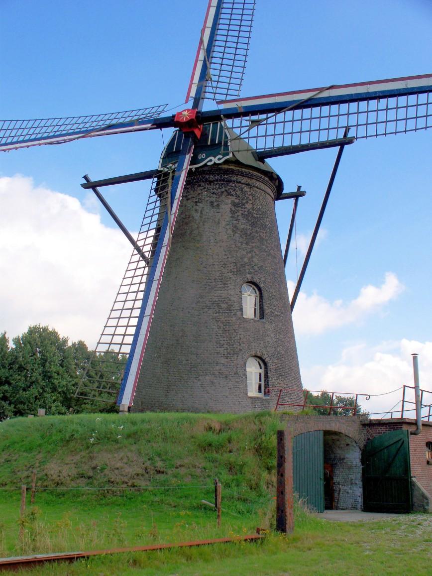 Algemene informatie: Centraal in Midden-Limburg, tussen centrum steden Roermond en Weert, tussen de Peel en de Maas én grenzend aan België, ligt de grote plattelandsgemeente Leudal.