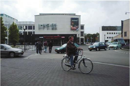 De relatie met Duurzaam Veilig In februari 2011 is een onderzoek afgesloten waarin de concepten Duurzaam Veilig (DV) en Shared Space met elkaar zijn vergeleken.