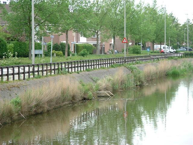 minder dan 50 m 1 per 100 m 1 van de beschoeiing Verzorging: max.