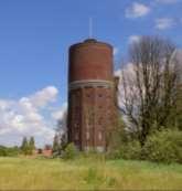 De Van Linden van den Heuvellweg vormt de scheiding tussen het herontwikkelingsgebied en het Oranjepark. B Momenteel valt het gebied onder het stedenbouwkundig plan de Buitenplaats Van Ruytenburch.