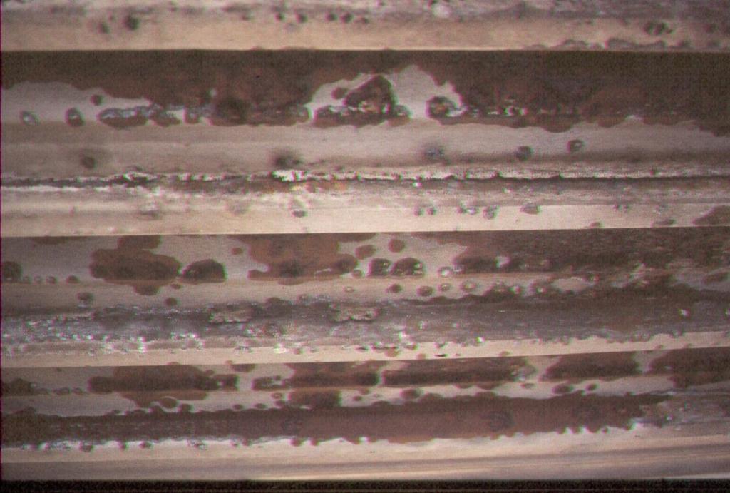 Aandachtspunten: dakvloer steeldeck Mogelijke oorzaken: langdurige infiltraties corrosie door