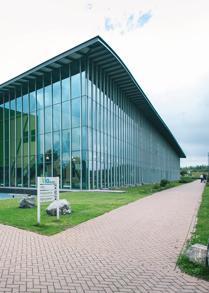 Conciërges In het gebouw zijn drie conciërges werkzaam. Wanneer u belt, wordt u door één van hen te woord gestaan. Bij ziekmelding van uw kind kunt u dat vóór 08.00 uur bij één van de conciërges doen.