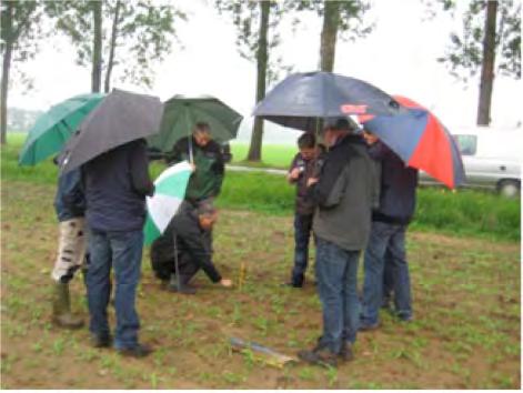 Voorbeelden van bijeenkomsten landbouw Op 7 maart 2014 waren ongeveer 90 telers en loonwerkers te gast bij Verhoeven Gewasverzorging in Erp.