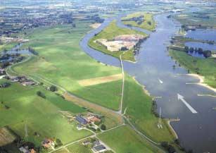 Het gebied tussen de neven-geul en de Neder-Rijn wordt verlaagd en uiteindelijk beheerd als natuurlijk grasland. De vrijkomende specie kan gebruikt worden om de plas te verondiepen.