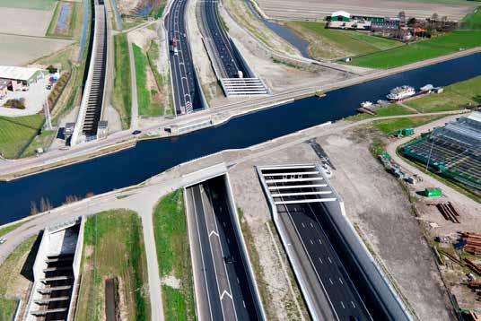 3.4 De A4 en de omgeving nader beschouwd 3.4.1 De A4 en omliggende wegen In de huidige situatie rijden er tussen de 130.000 en 180.000 voertuigen per etmaal over de A4.