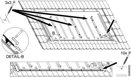 3 Nok dakplaat Strip Lat loodslabbe Positioneer de dak integratieplaat. Laat de plaat rusten, met de nokken aan de onderzijde van de plaat, op de lat van de loodslabbe.