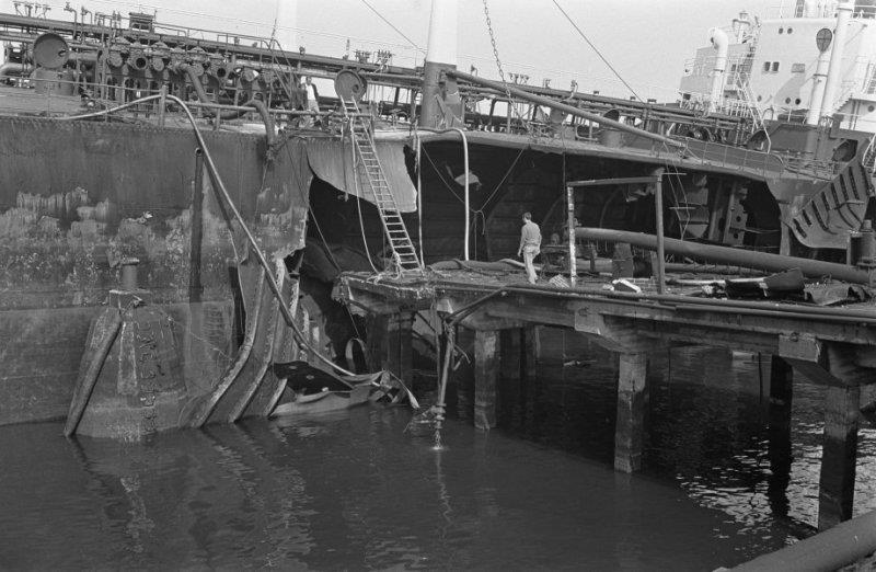 En in Juli 1968 aan boord van de AGUA CLARA waar 6 doden en 12 gewonden te betreuren vielen, Op
