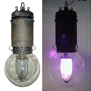 De booglamp De booglamp was de eerste elektrische verlichting. In de lamp zaten twee staven van koolstof.