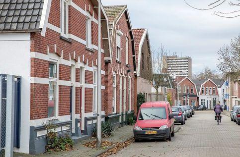 * Sinds 2008 is de woning op diverse punten verbeterd/gerenoveerd: * Zijgevel in 2016 verbeterd alsmede