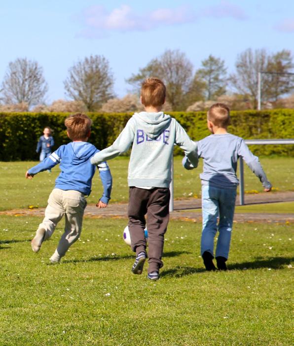 Kampeerweek 3 Maandag 13 t/m vrijdag 17 augustus Deze week kan je lekker bewegen! Je kan kiezen uit verschillende sporten, voor iedereen zit er wel iets gaafs bij.