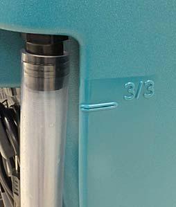 ec-h2o-schrobfunctie (optie) Vul de schoonwatertank uitsluitend met schoon koud water (temperatuur lager dan 21 C). Voeg geen conventionele vloerreinigingsmiddelen toe.