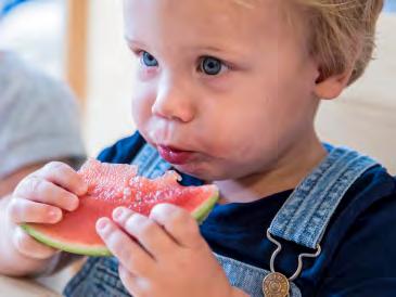 Warme en biologische lunch Kinderen krijgen bij ons tussen de middag een warme, gezonde en biologische maaltijd. Veel groente, volkorenproducten en geen zout.