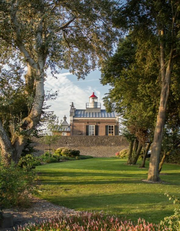 Architectuurhistorische waarden Bijzonder belang van het object voor het oeuvre van architect of bouwmeester: Benjamin Pieter Gesienus van Diggelen werd op 31 januari 1815 in Middelburg geboren.