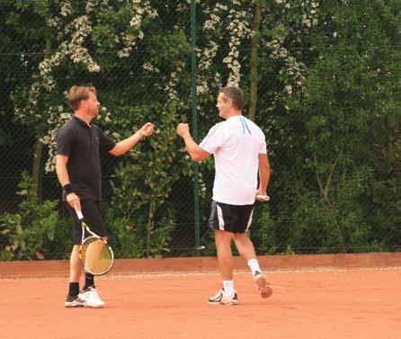 Daarnaast zijn er binnen Oud-Beijerland onder andere: gymzalen, een sportzaal, maneges, fitnesscentra, een vrijetijdscentrum met een sporthal, tennisbanen (in- en outdoor), squashbanen en een