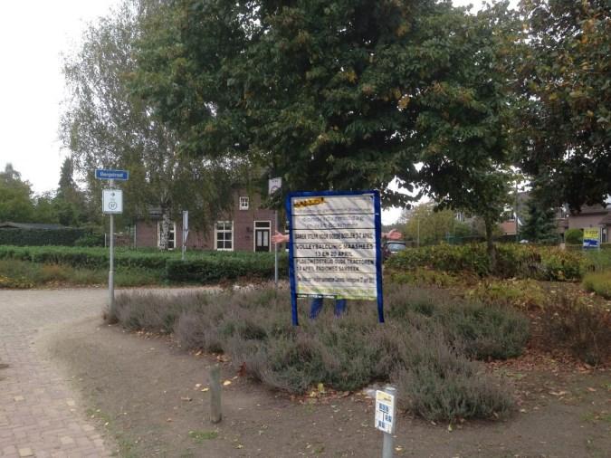 Locatie 2: Hoek Grotestraat Bergstraat Verder heeft het college bij het vaststellen van de locaties ook besloten de portalen als straatmeubilair aan te merken.