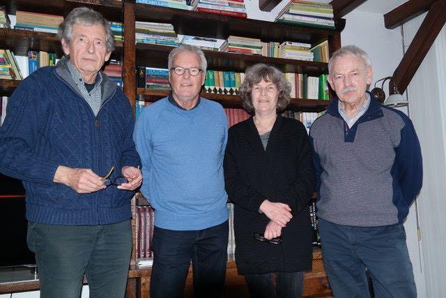 De oude en nieuwe redactie verenigd; v.l.n.r. Niek Kaan, Hans Boot, Joke Admiraal en Simon Zuurbier 7.