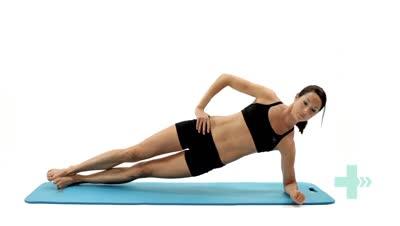 Houd uw bekkenhelften gelijk gedurende de hele oefening. 3. Plank Lig op je buik. Til je bovenlichaam en benen van de vloer, balancerend op je ellebogen en tenen.