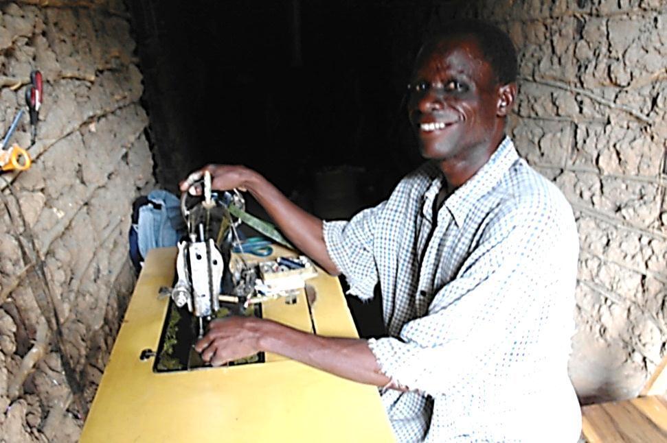 Matano is kleermaker. Zijn vrouw stierf door aids en dus zorgt Matano zelf voor zijn vijf zoontjes. Zelf is hij ook ziek geworden. Zijn aidstest bleek positief.