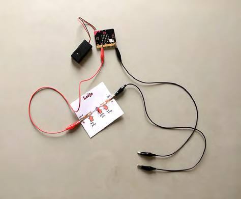 Les 3: nog meer Eigenlijk is de micro:bit een soort slim gereedschapskistje. Om er nog meer mee te kunnen maken en verzinnen, laten we je nog een paar dingen zien.