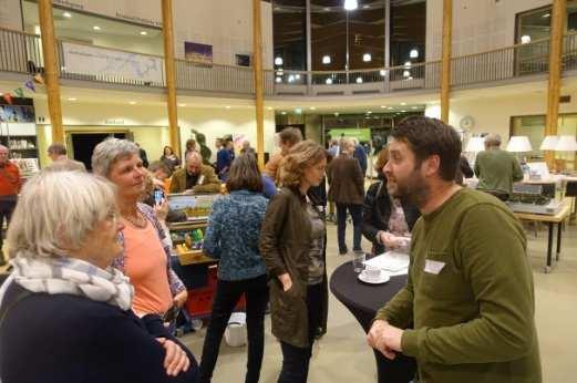 Tijdens de avond heeft Hiltrud Pötz een uitgebreide inleiding gegeven over een water- en natuurvriendelijke omgeving.