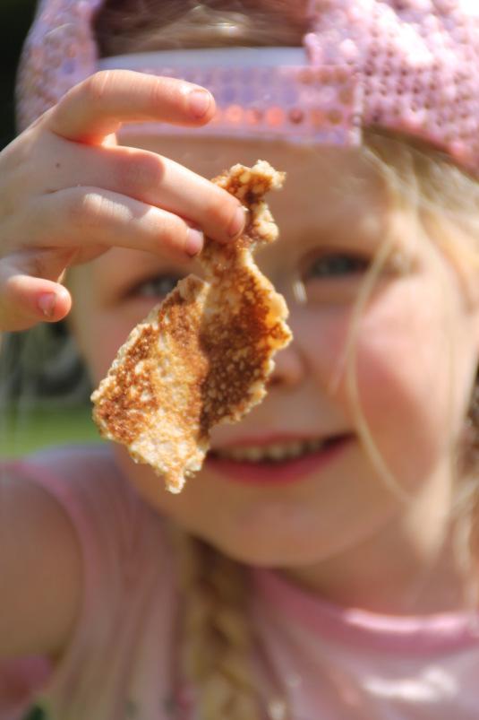 Wortelpannenkoekjes Heel lekker, pannenkoekjes met wortel, want ze zijn lekker zoet van smaak! De wortelpuree maak je zelf, door wortels heel zacht te koken en dan te pureren.