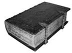 De Statenbijbel (1637). Moslims lezen in de Koran. Joden lezen in de Torah. En Christenen lezen de Bijbel. In de Bijbel staan de verhalen over de God van de Christenen.